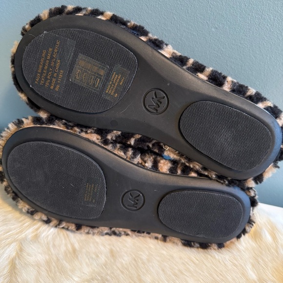 Michael Kors Alexis Closed Toe Faux Sherpa Slippers - Picture 7 of 9